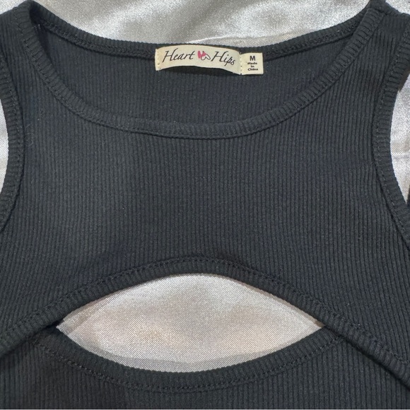 Chloe Cutout Crop Top - Picture 5 of 7